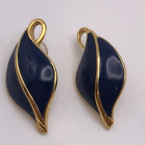 VTG Elegant  Trifari Studs Earrings Gold Tone, Navy Blue Enamel Leaf shape